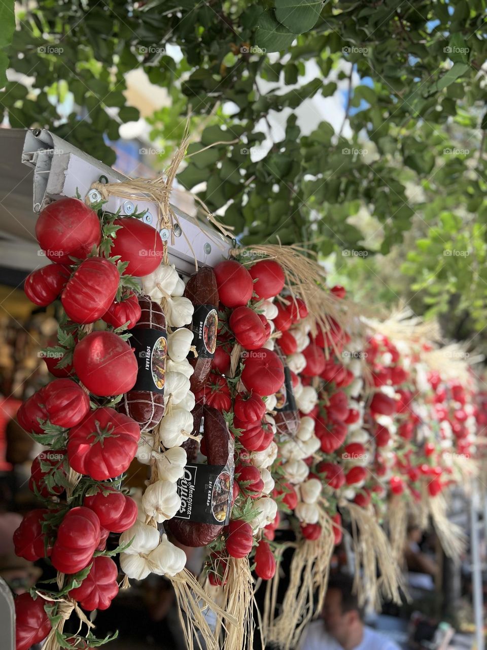 Garlic and tomatoes braiding 