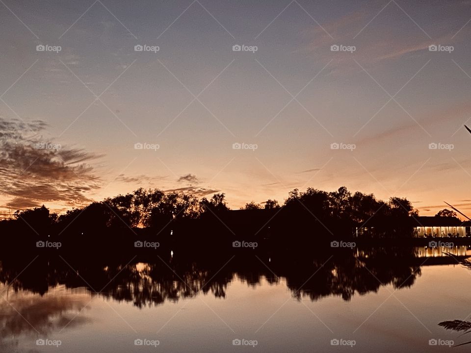 With High clouds drifting from the Sundown the sky turns a shade of grey as the Twilight try’s to bring closure to Really an Exceptional Fall Day.