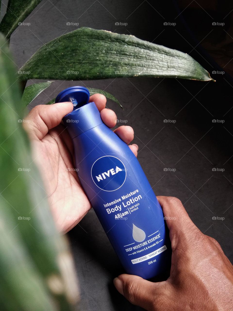 hands, Nivea and leaf