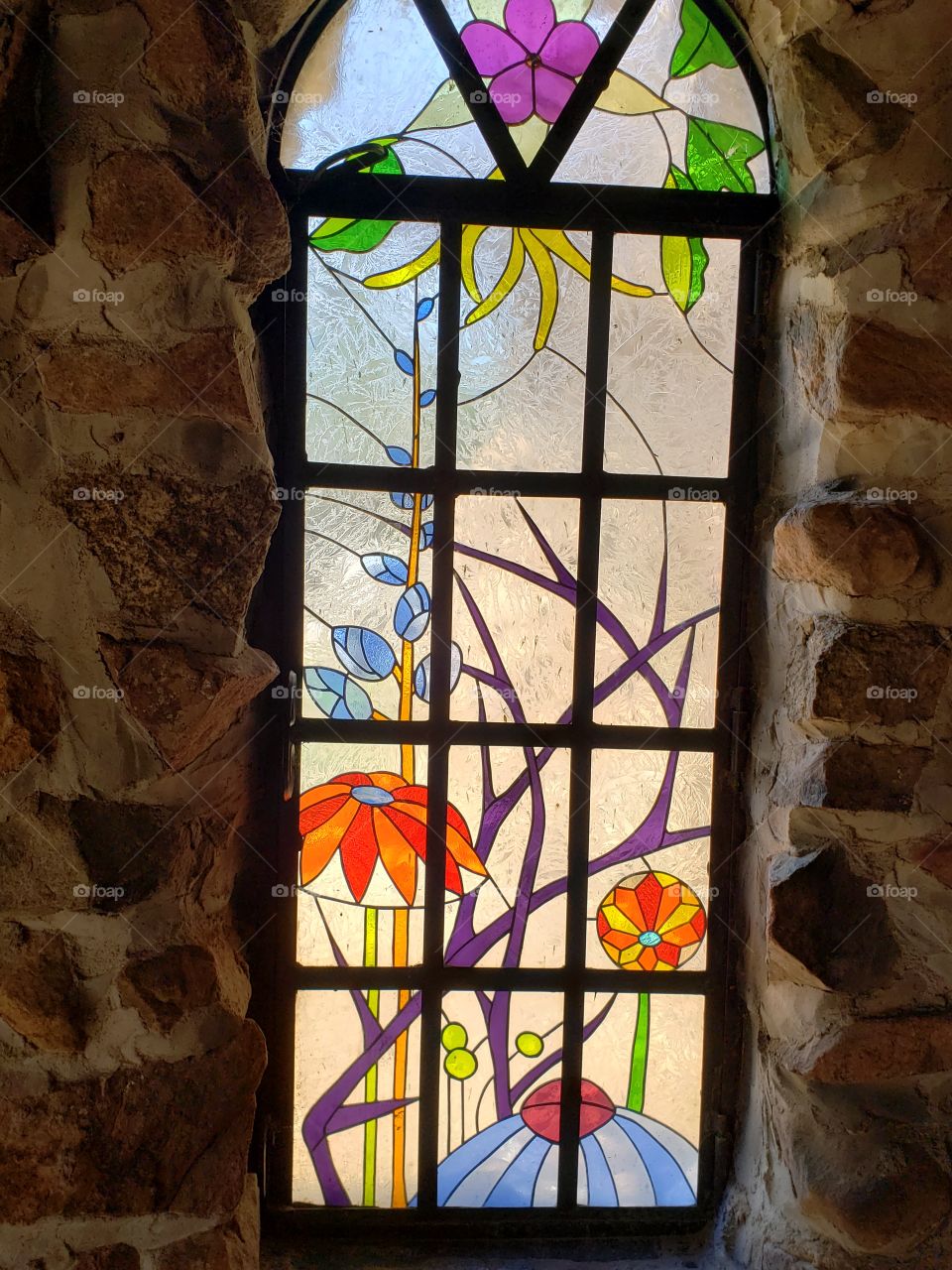 Brilliant and colorful glass