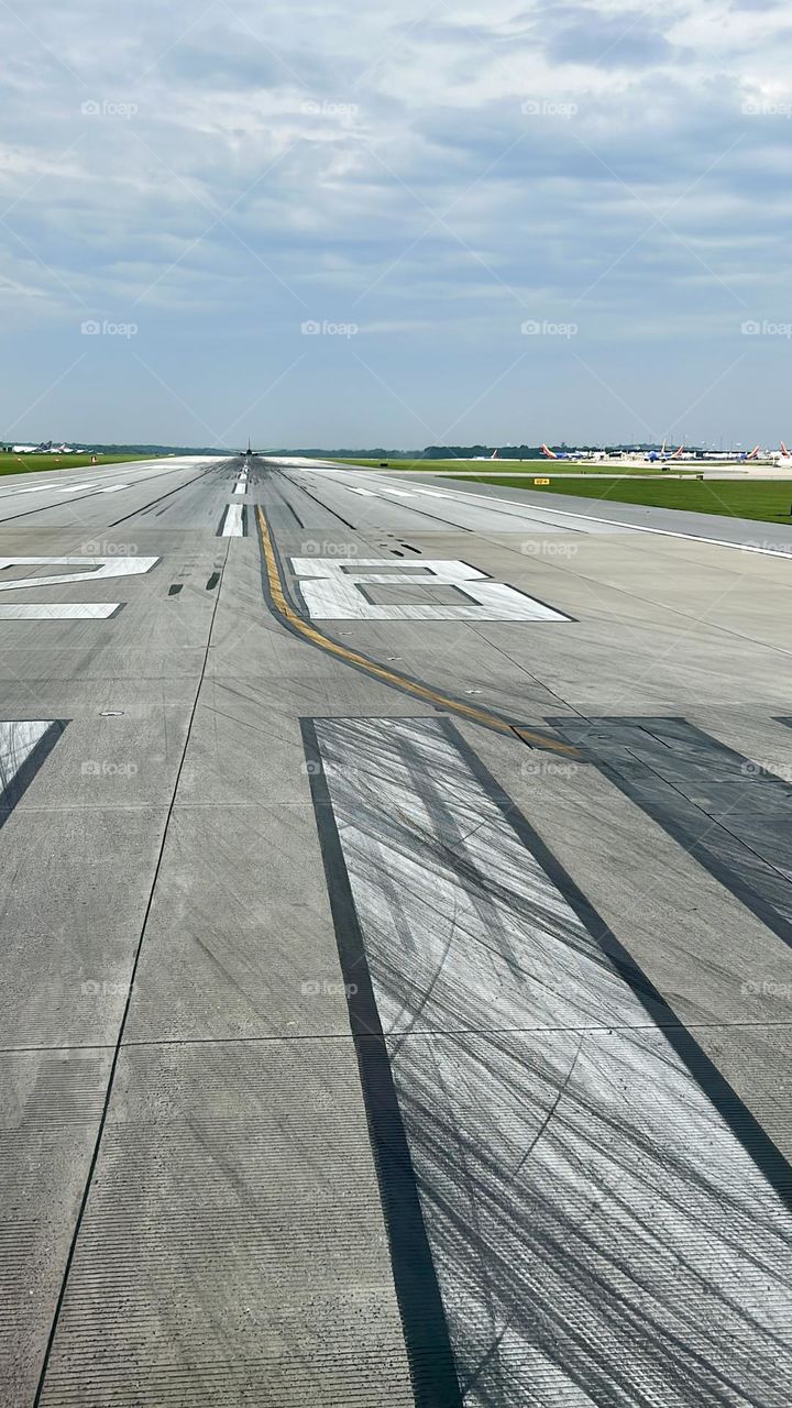 Runway 28 waiting for clearance to takeoff 