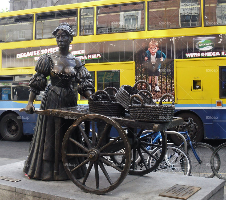 dublin mollymalone graftonstreet trinitycollege by strddyeddy