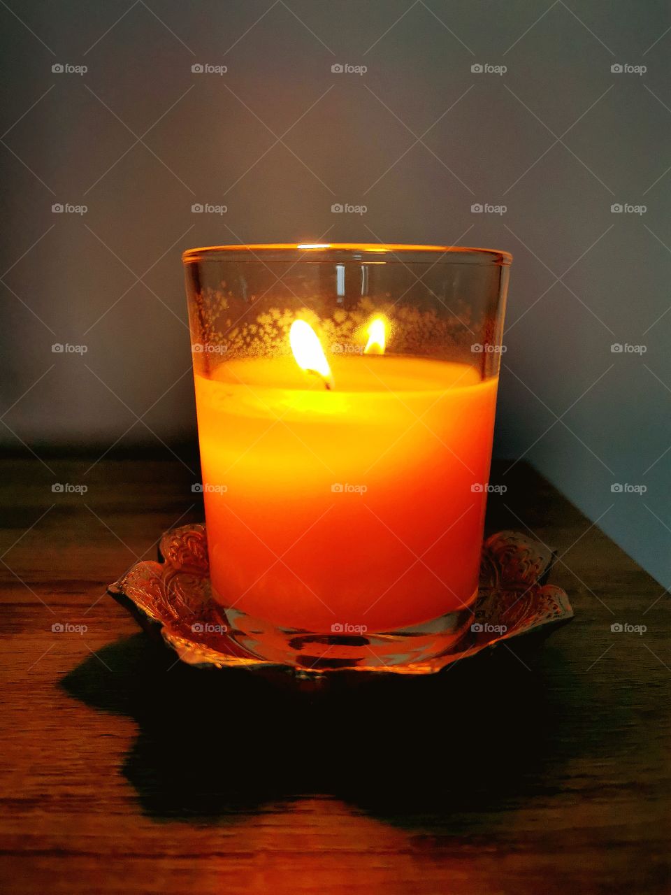 Imagen de una vela aromática con olor a vainilla que rememora un acontecimiento señalado.
