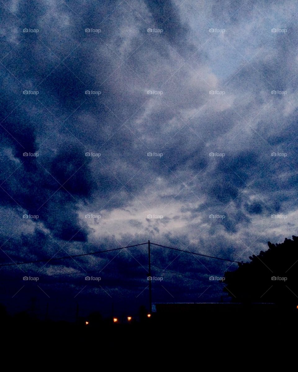 🌅Desperte, Jundiaí!
Mesmo lusco-fusco e chuviscando, o #céu ainda está belo. Ou não?
🍃
#sol #sun #sky #photo #nature #morning #alvorada #natureza #horizonte #fotografia #pictureoftheday #paisagem #inspiração #amanhecer #mobgraphy #mobgrafia #Jundiaí