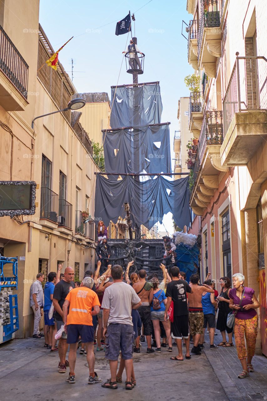 Pirate sailboat
Barrio de Gracia. Primer día de Fiesta. Listos para el verdicto del jurado