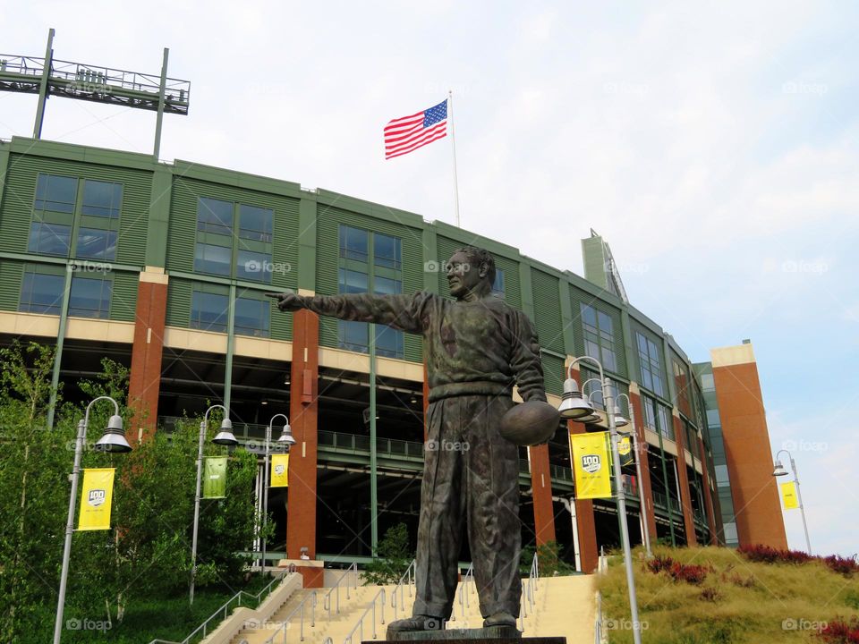 Curly Lambeau Statue