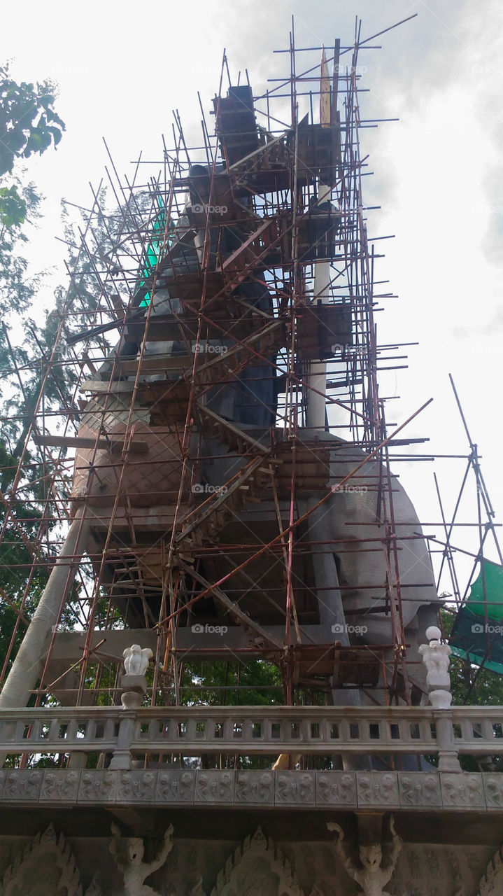 statue construction