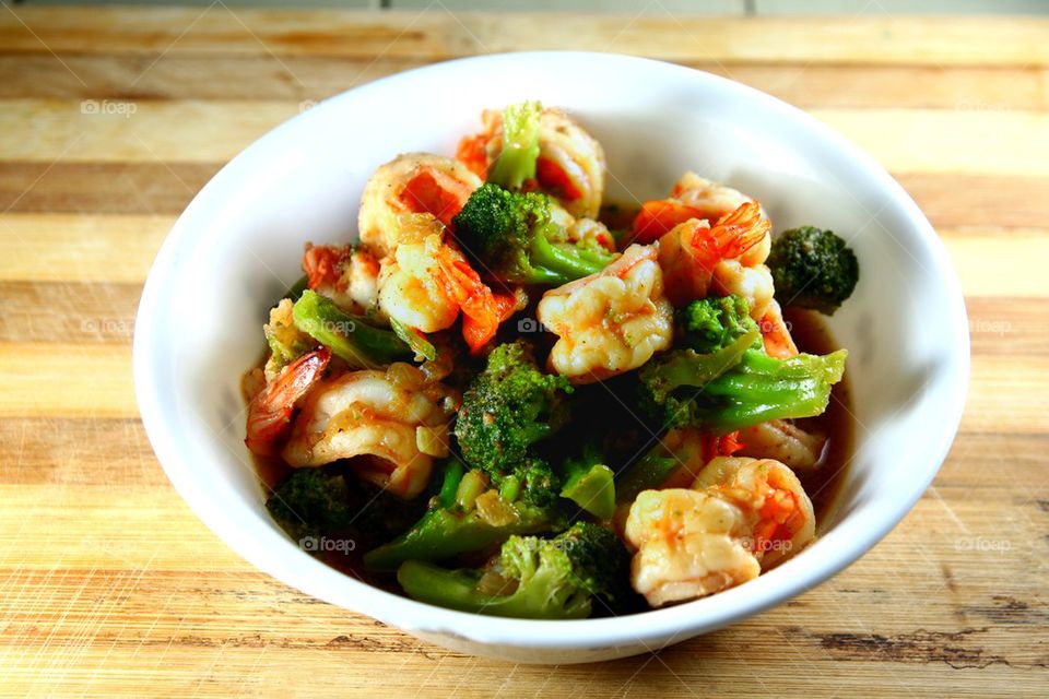 cooked shrimp and brocolli