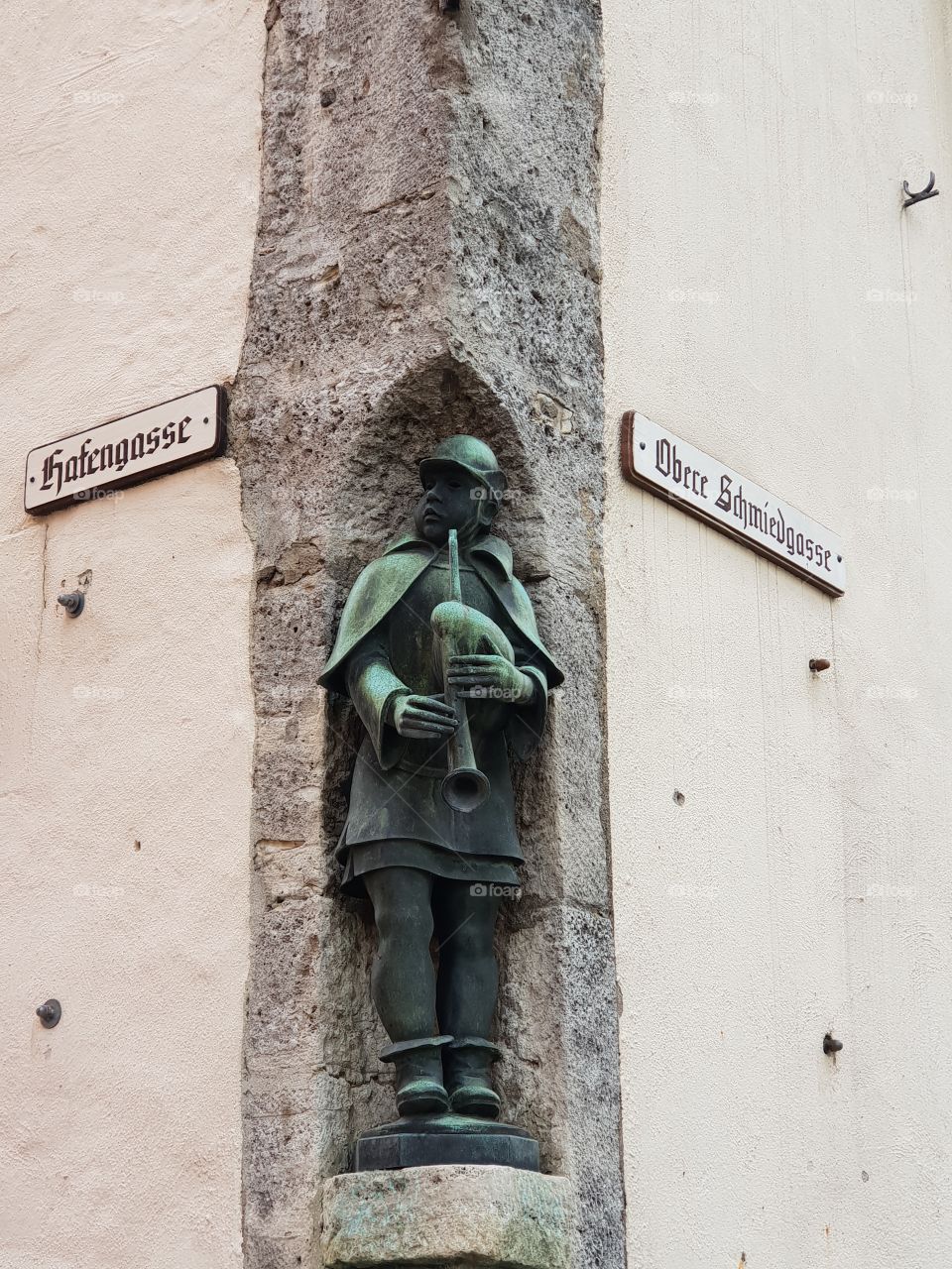 Rothenburg ob der Tauber street corner statue