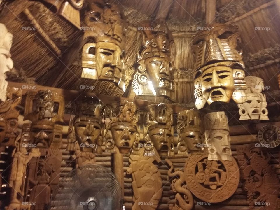 máscaras de madera mayas artesanales impresionantes