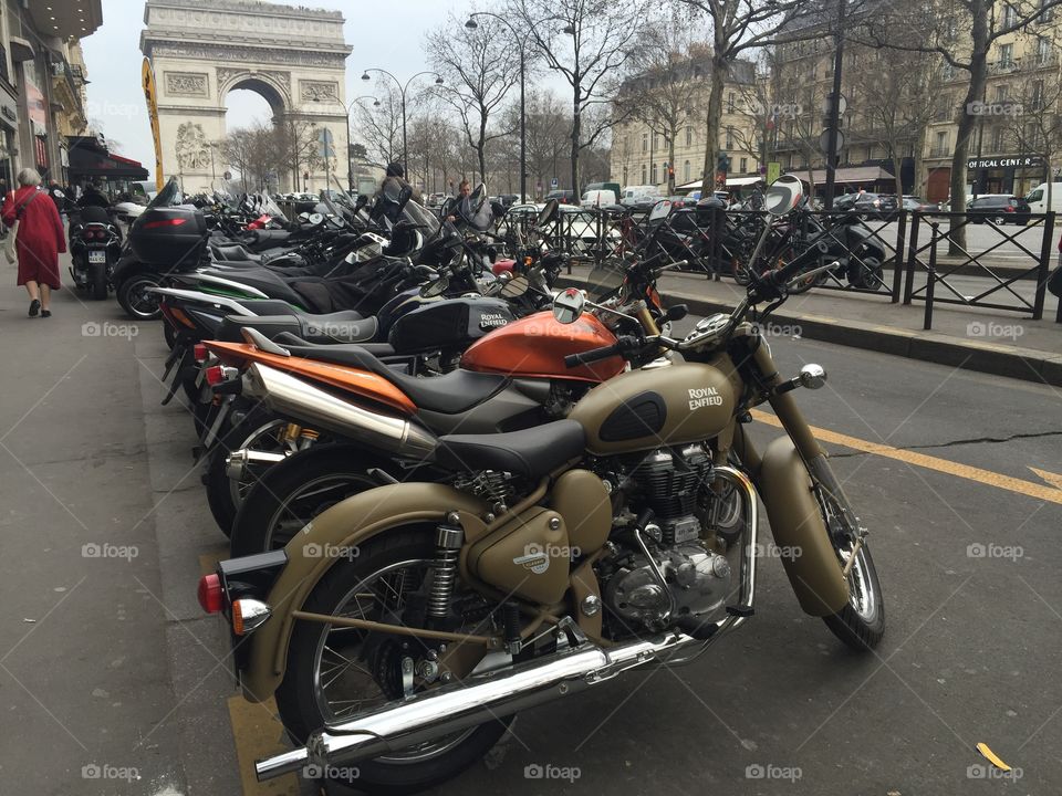 Motorcycles in Paris 