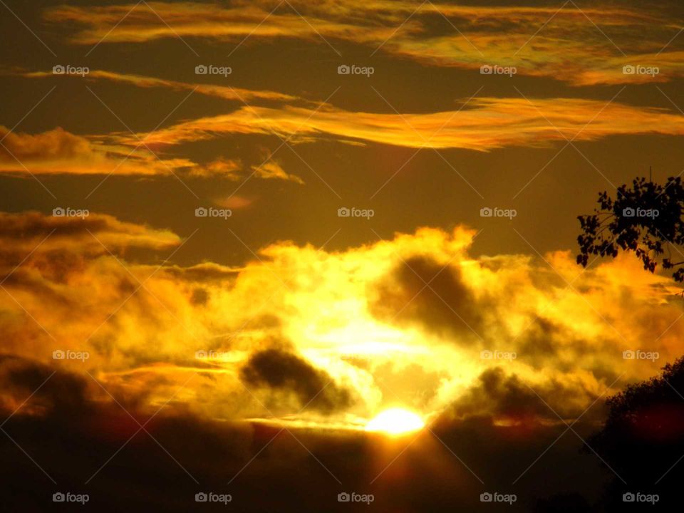 gelbe Wolken am Abendhimmel