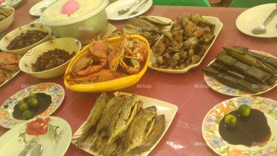 Few kinds of seafoods served for lunch.