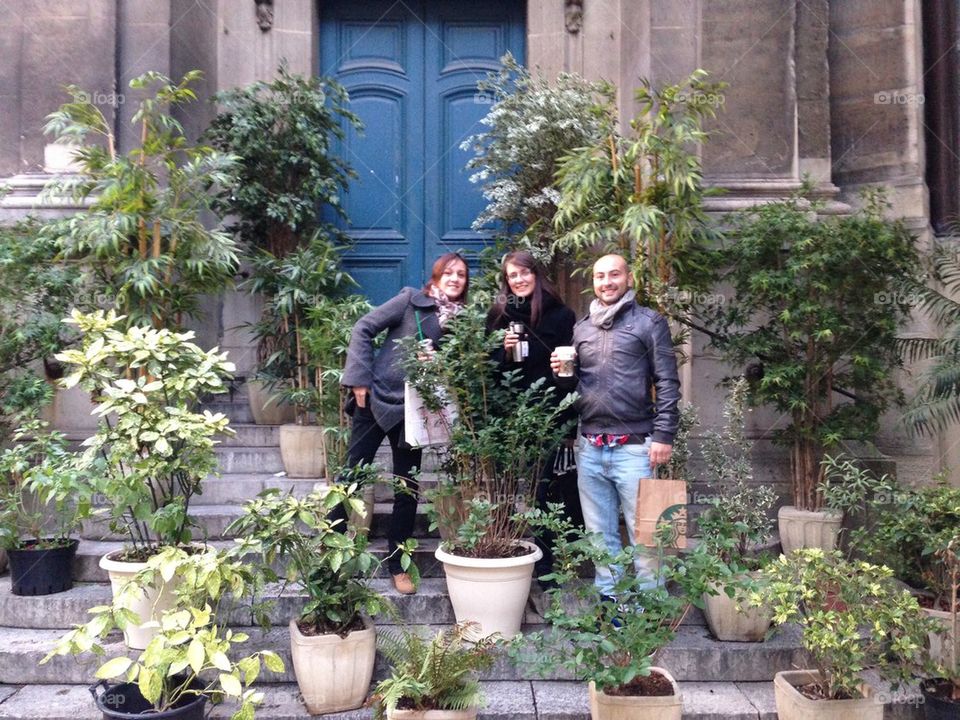 Boire un Mocha dans un jardin caché parisien