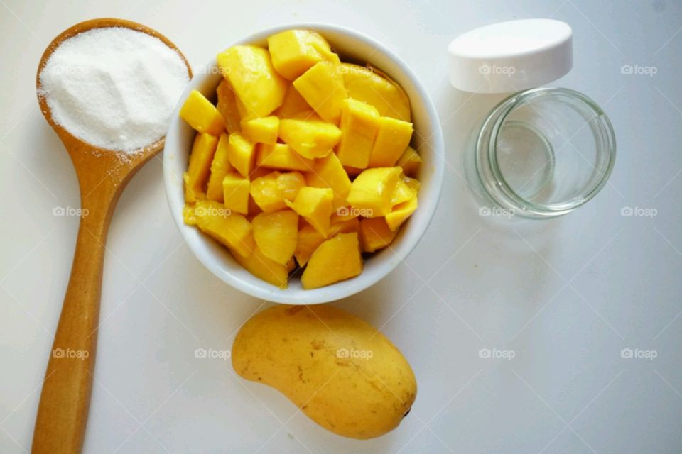 Ingredients of mango jam