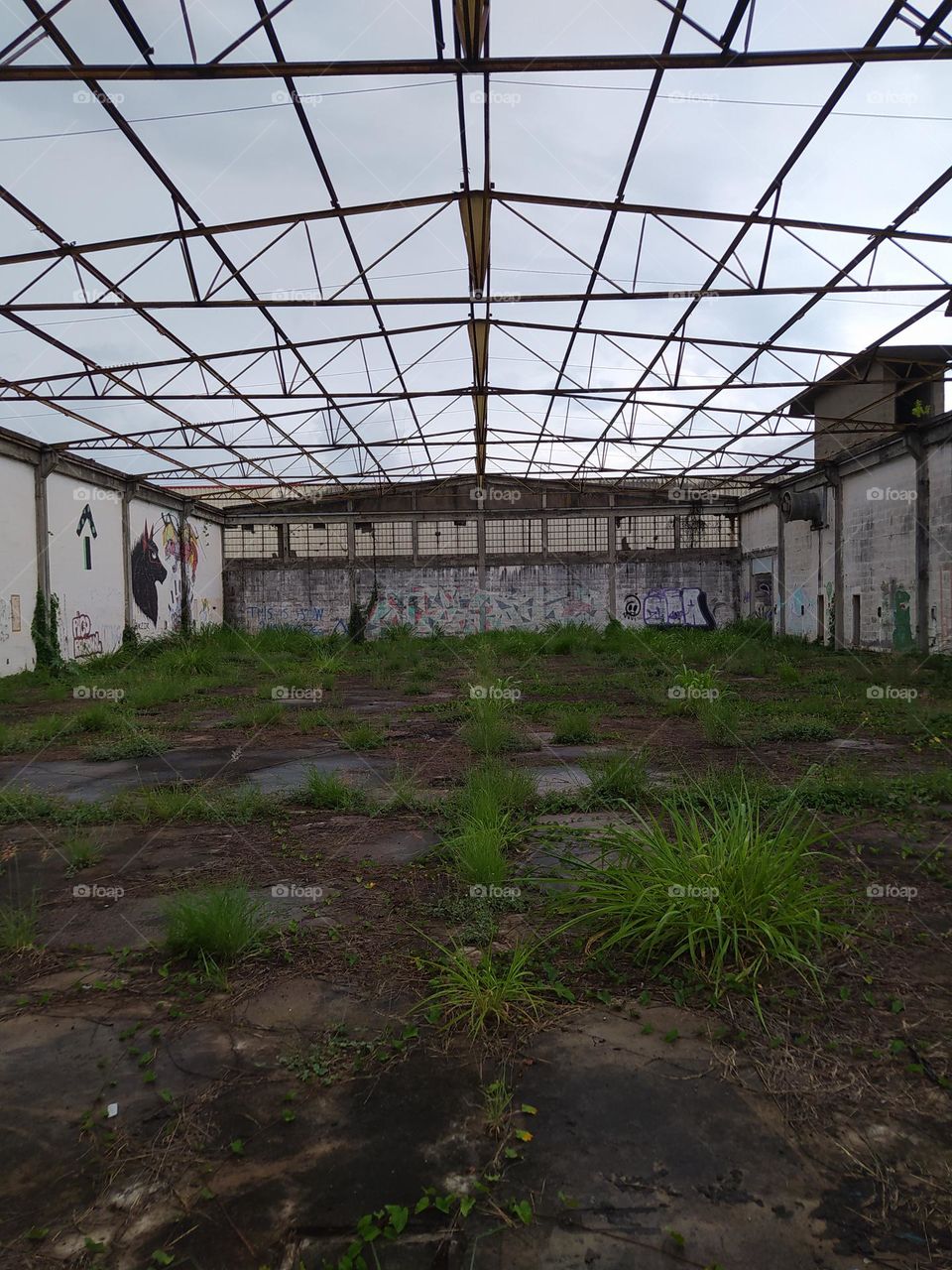 galpão abandonado.