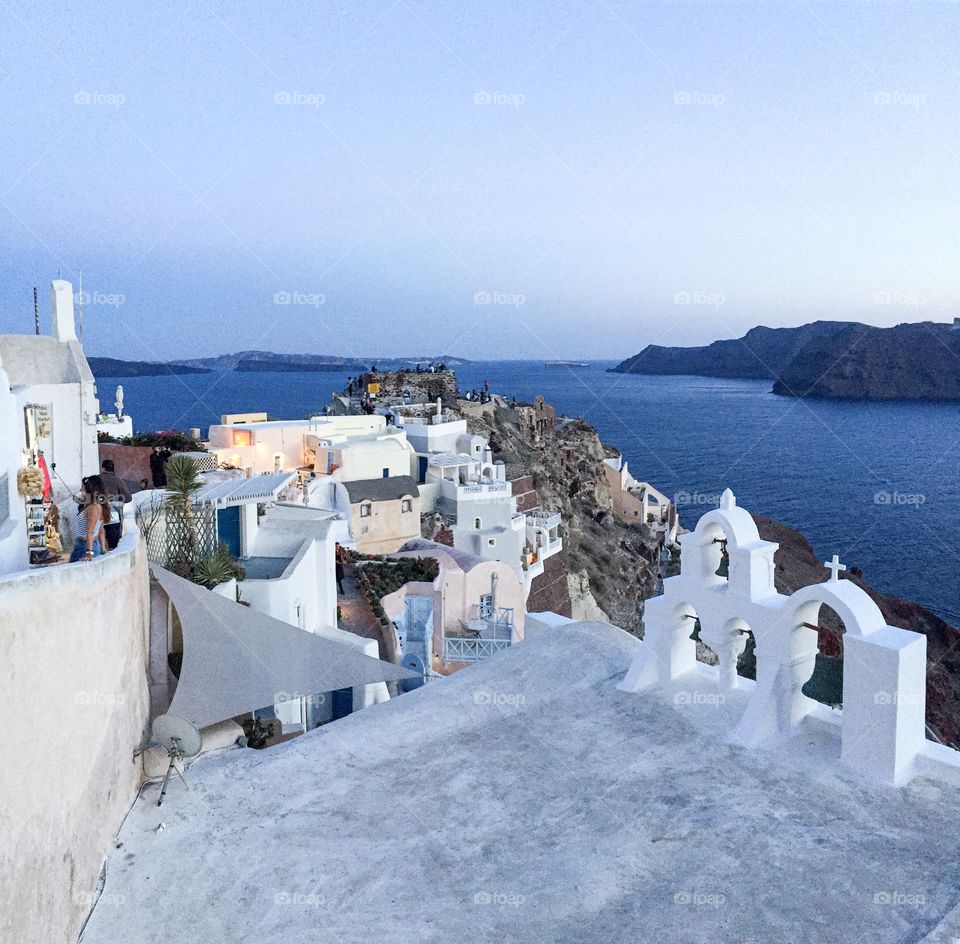 Óia rooftops at dusk