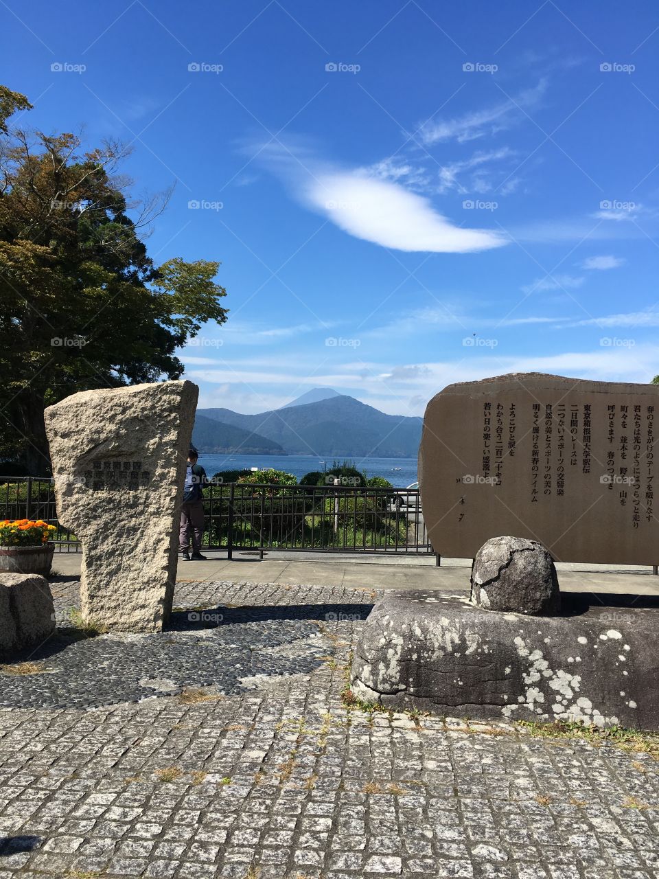 Lake Ashi and the Mt. Fuji with Japanese rocks #wheninJapan 