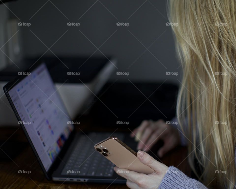 Apple to keep everything organized; woman at a desk