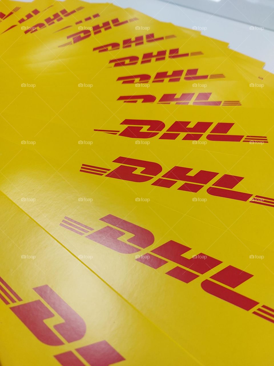 DHL