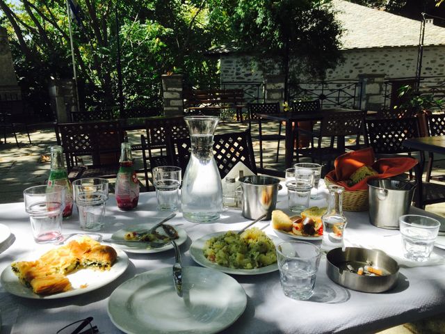 Mezedes. Pelion 
Makrinitsa 
