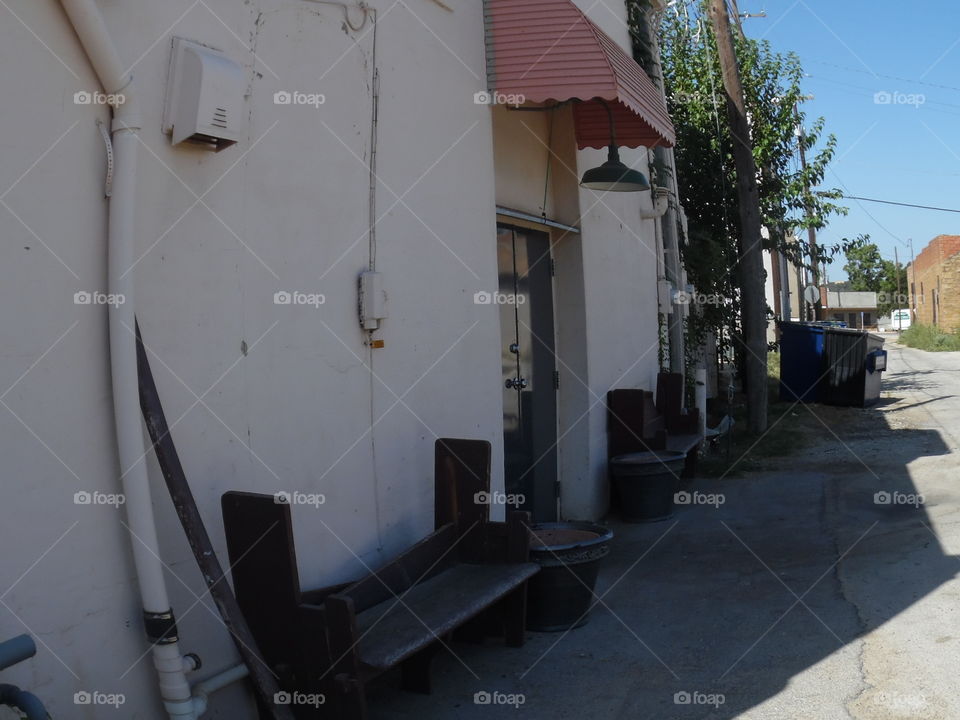 back 🔙 porch. This is a picture of a alley where a  business receives merchandise. 👣 🚶 🏃 🔥 💨