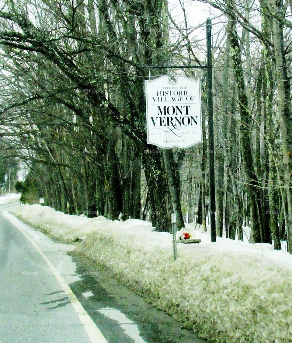 Mont Vernon sign winter