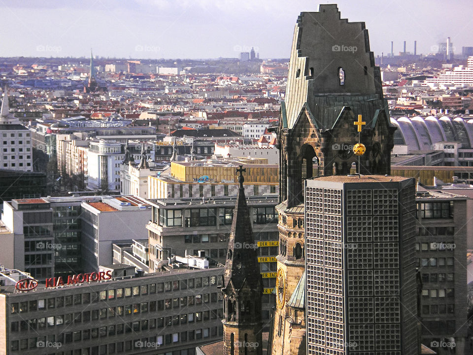 Das Zentrum von Berlin mit dem Turm der Kaiser-Wilhelm-Gedächtnis-Kirche