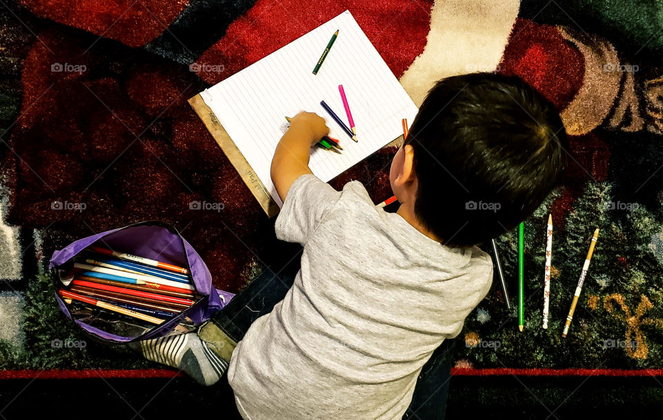 little boy learning to draw.