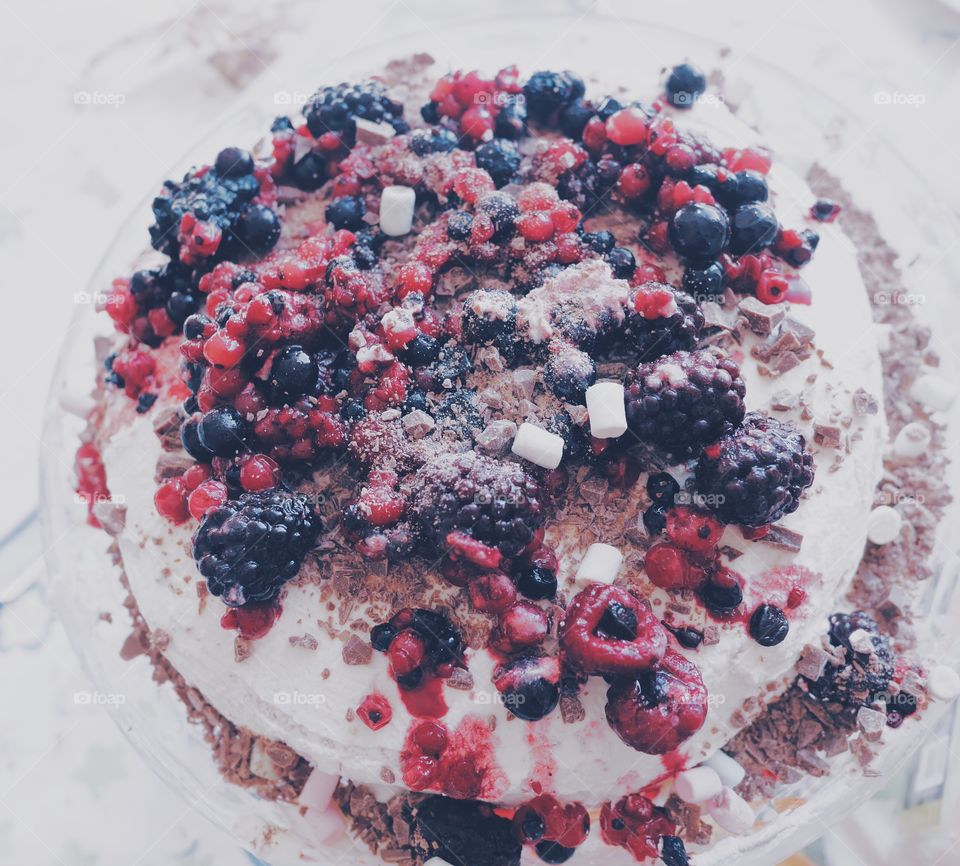 Fresh berries on a cake 