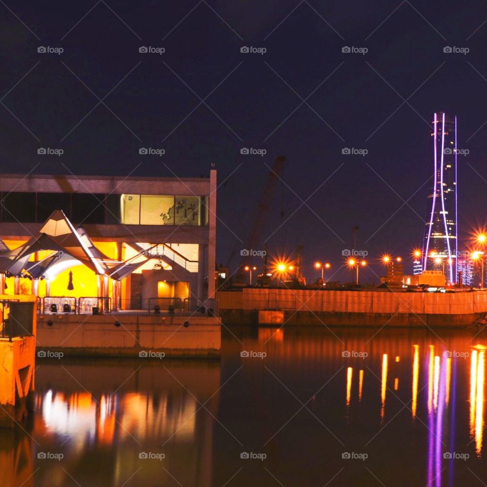Structures and lights reflections on a water