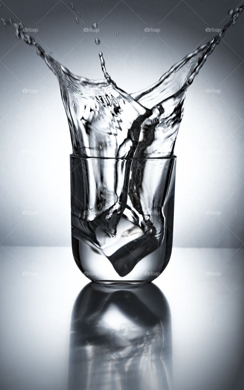 Splash from an ice cube 