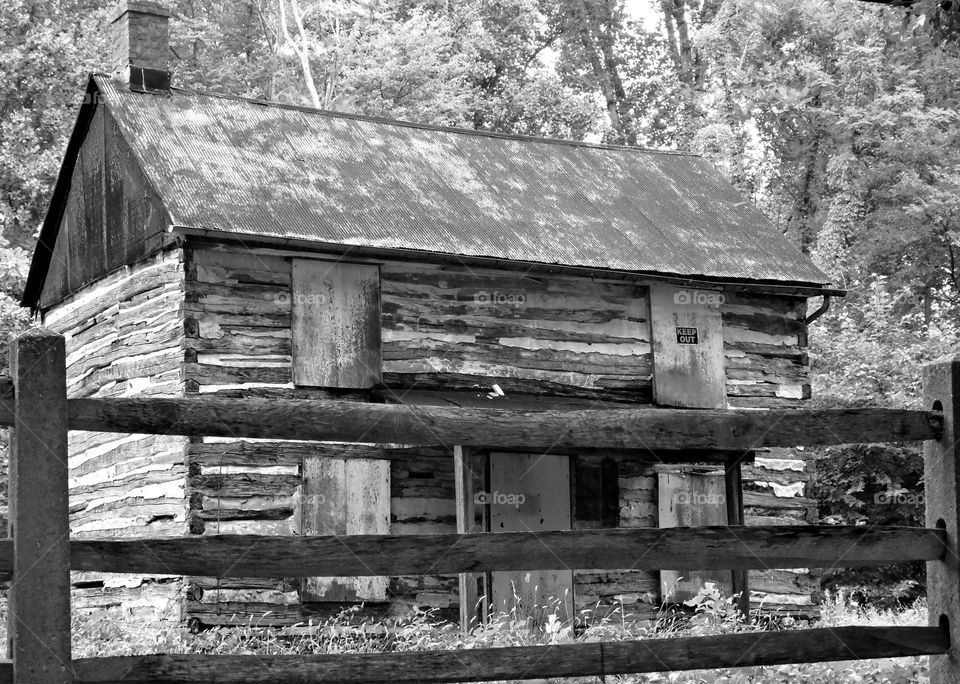 Vibrant Vibes: Log buildings, the quintessential symbol of the American spirit, have a rich history throughout the country.  A few of these venerable edifices still remain.