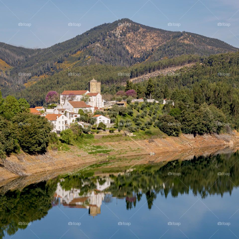 The rural village of Dornes, nestled under a hill and alongside the Rio Zêzere 