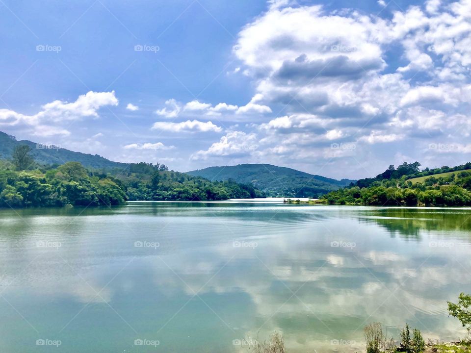 🇺🇸 The waters calm the mind!
Just look at the Mairiporã Dam, how wonderful: 🇧🇷As águas acalmam a mente!
Olhe só a Represa de Mairiporã, que maravilha: