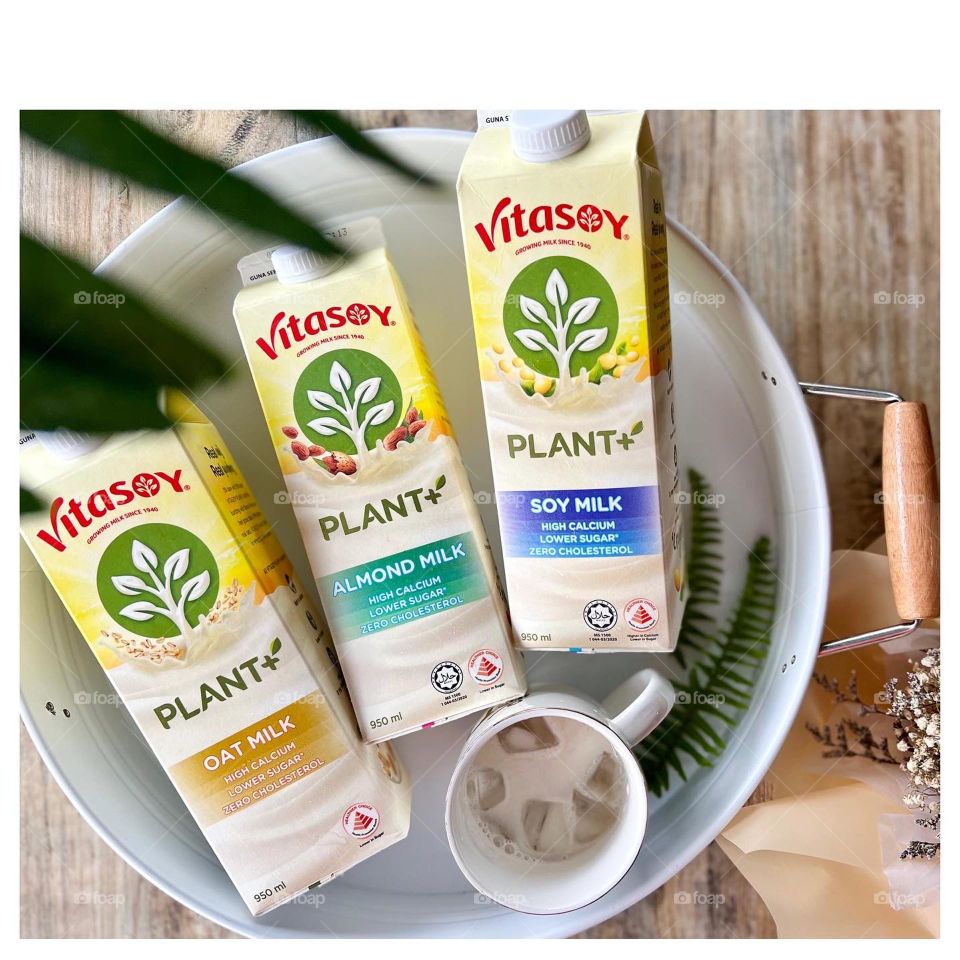 Vita soy almond, oats, soy milk made of proteins  plant based 