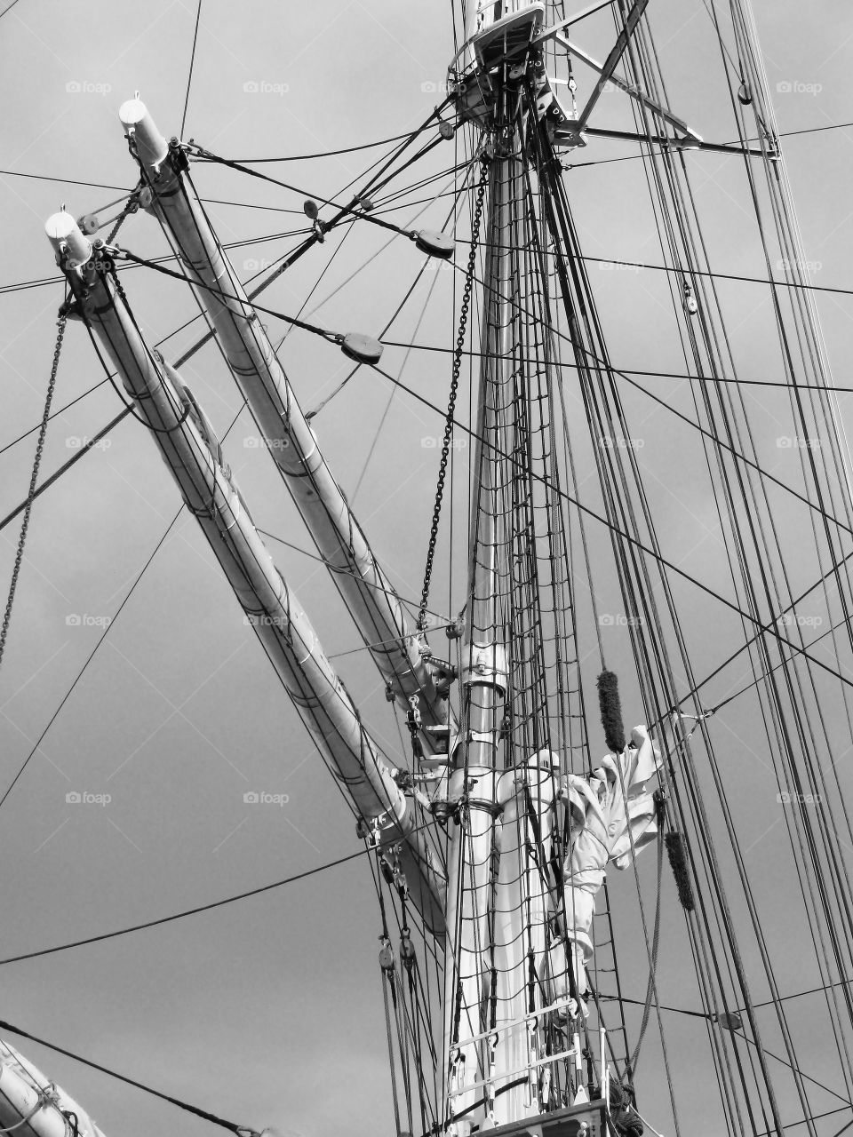 Ship mast - Monochrome