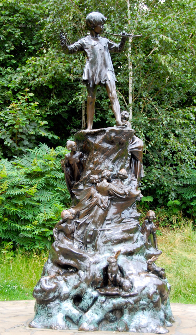 Peter Pan monument