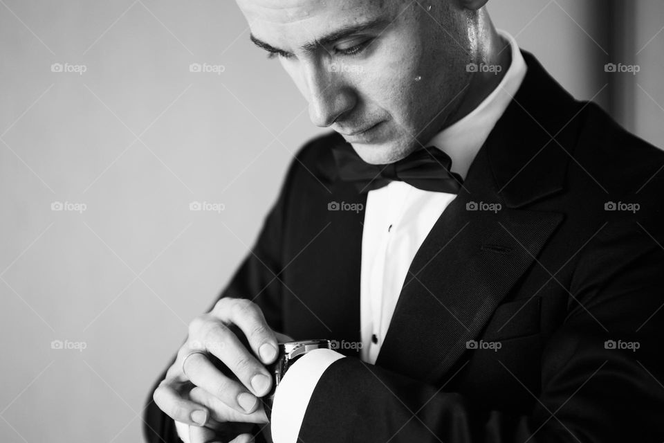 Groom prepare to wedding day