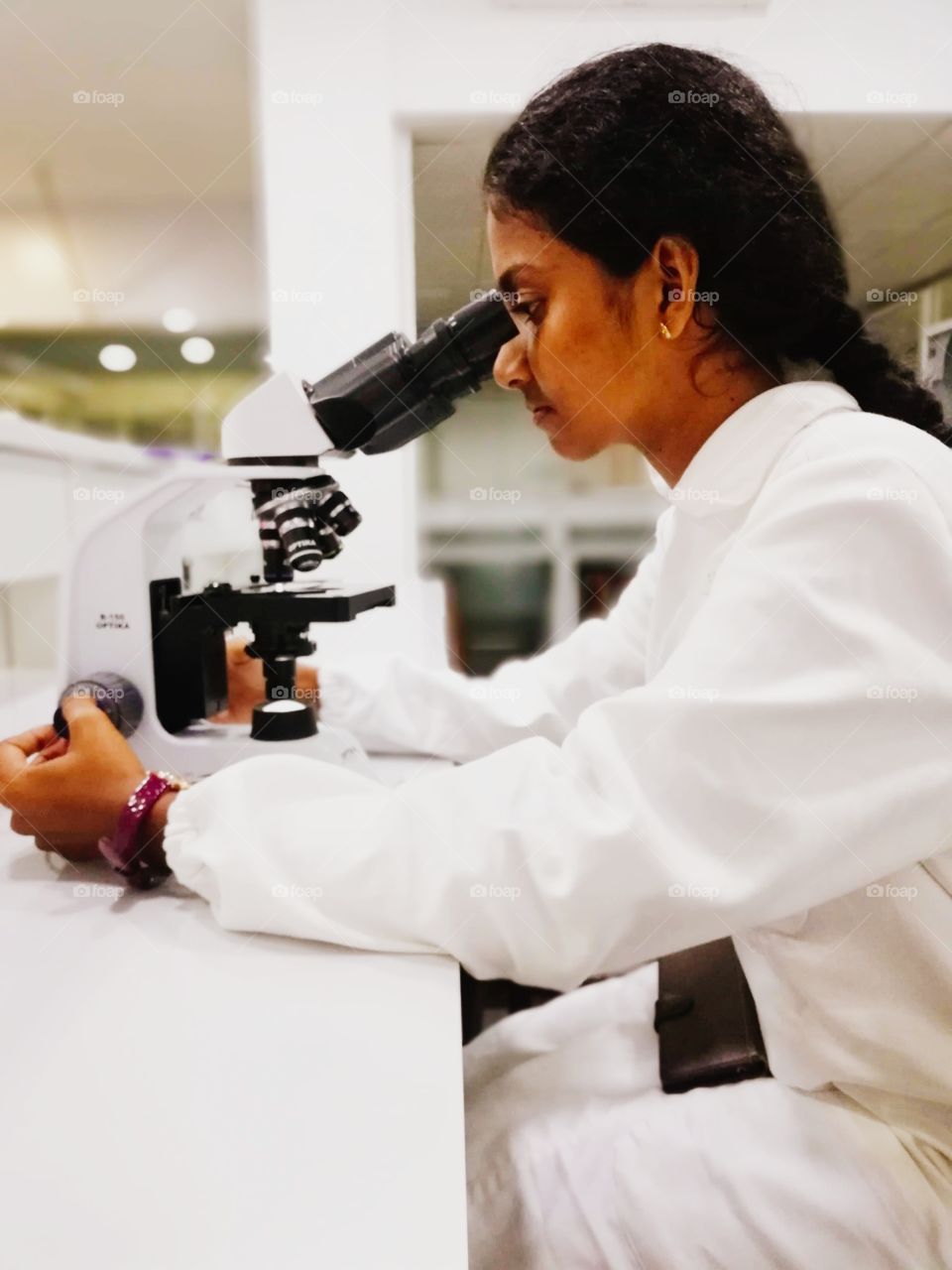 lab working as a biomedical science student