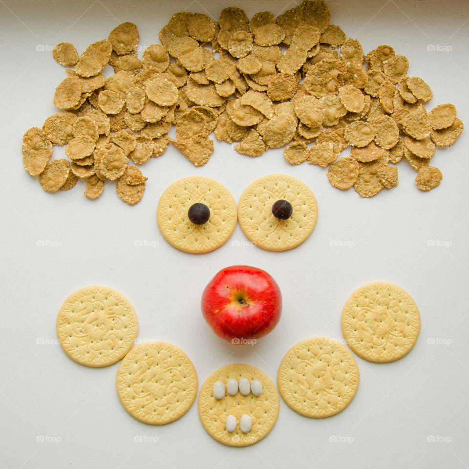 muzzle of cookies and fruits