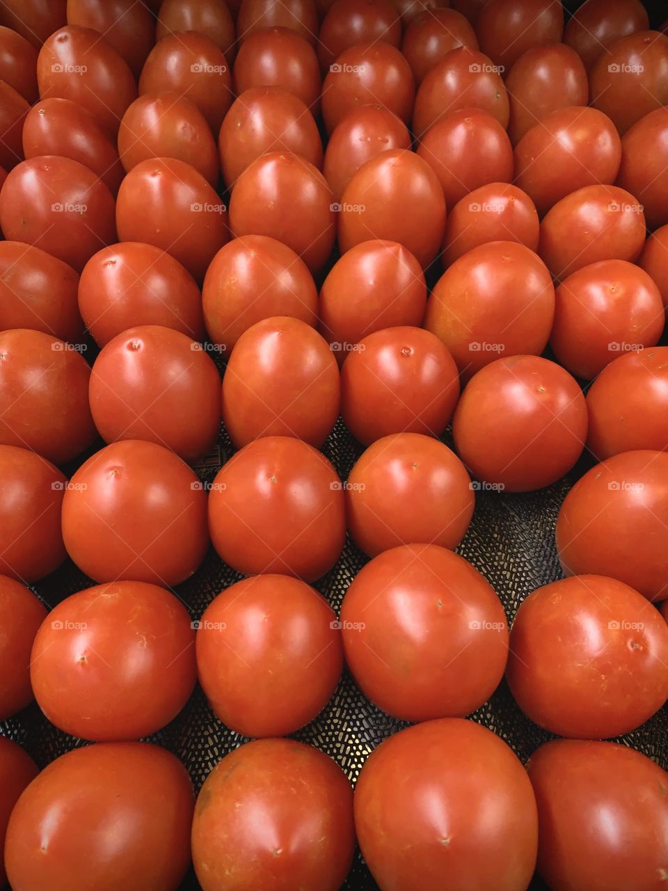 Piled of tomatoes at the grocery store 