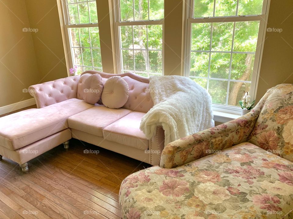 Lovely little living room set a client had! I loved cleaning for her, and her taste in decor made it even better.