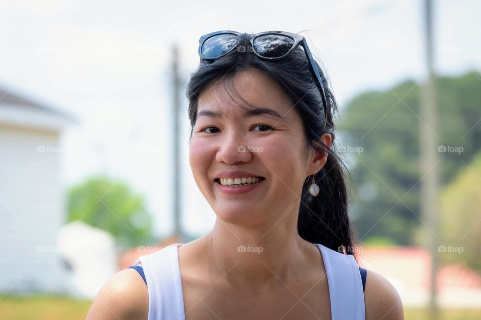 A classy Taiwanese lady enjoying the outdoors. 