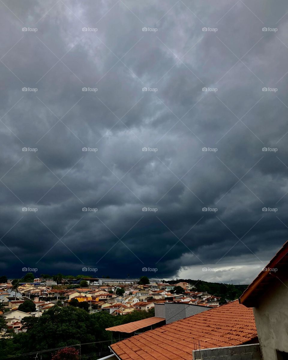 Agora: 15h30, e virou “noite”!
A chuva vem vindo forte… olhe só essas nuvens:
📸
#FOTOGRAFIAéNOSSOhobby
#chuva #rain #clouds #nuvens #paisagem #landscapes #fotografia