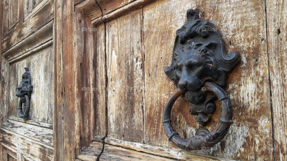 It is an ancient handle, on the door of a fisherman's house in Pozzallo Sicily
