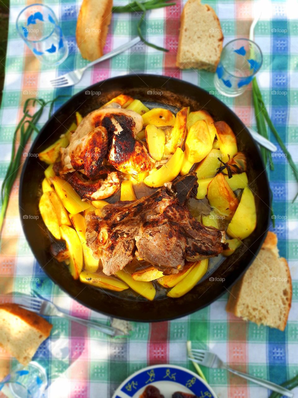 Bosnian food Sač (potato,chiken and beef)