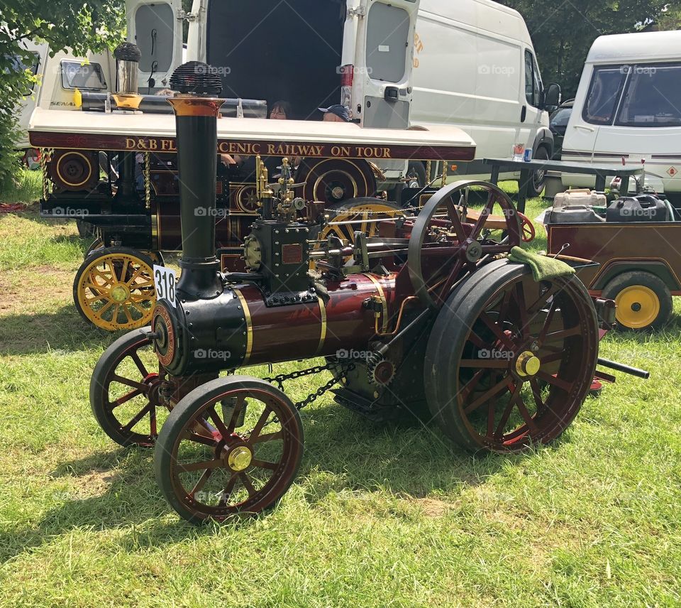 Small traction engine 