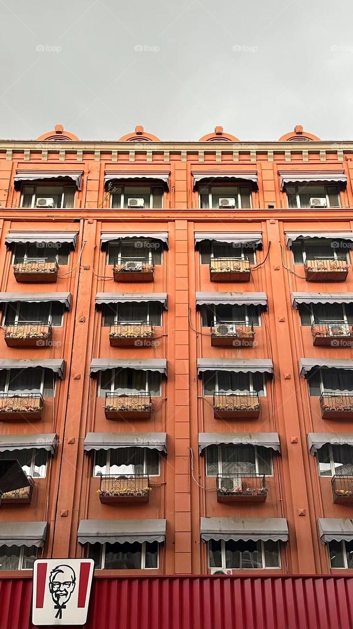 Shuttle through the streets and alleys of Haerbin city of China.Hundreds of architectural monuments stand , As if collecting fragments of time
Splicing wordless, magnificent historical picture