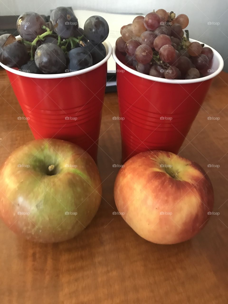 Apple or grapes 
